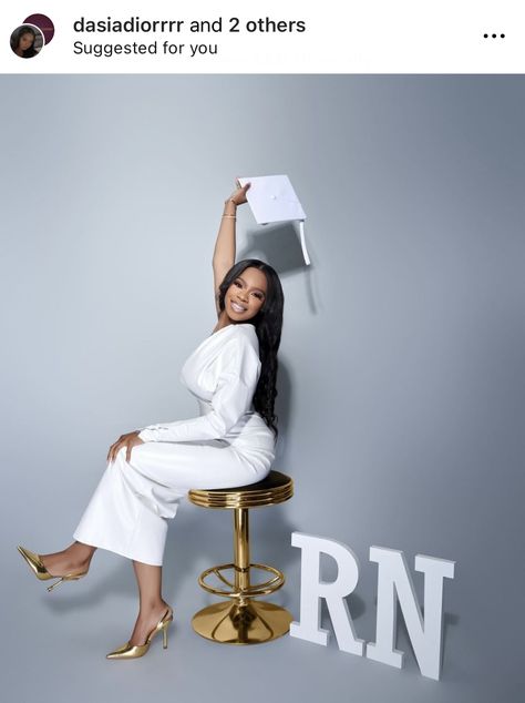 Graduation Shoot Ideas, Nursing School Graduation Pictures, Graduation Outfit College, High School Graduation Pictures, Graduation Pic Ideas, Nursing Graduation Pictures, College Graduation Pictures Poses, College Graduation Photoshoot, Graduation Look