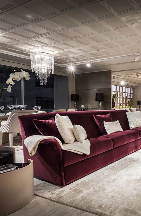 Burgundy Sofa Living Room, Maroon Sofas, Sofa Design Living Rooms, Burgundy Living Room, Color Home Decor, Sala Grande, Color Home, Living Room Sofa Design, Luxury Dining Room