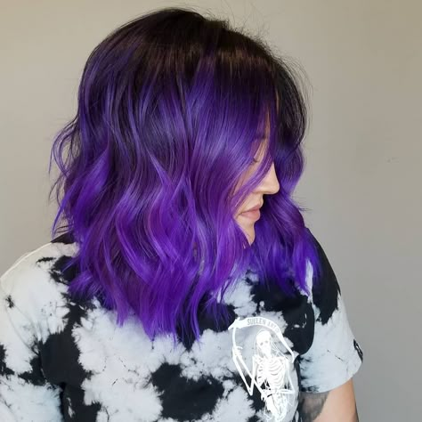 Purple Hair Inspo Short, Violet Dyed Hair, Purple Black Hair Short, Purple Medium Hair, Short Hair Purple Color, Purple Hair Dark Roots, Purple Black Hair Color Short, Purple Halo Hair Color, Short Violet Hair