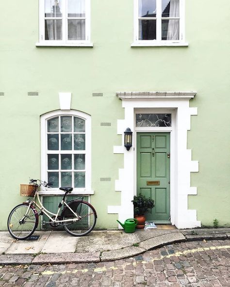 House Exterior Paint, Beautiful Front Doors, Front Door Paint Colors, Mint Green Aesthetic, Door Paint Colors, Pintura Exterior, Painted Front Doors, Casa Exterior, Front Door Colors