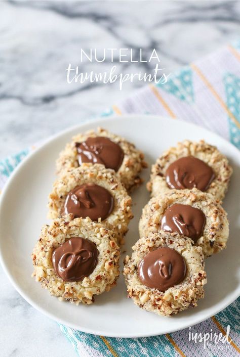 Nutella Thumbprint Cookies - easy and delicious cookie recipe #nutella #cookie #thumbprint #recipe #baking #dessert Thumbprints Cookies, Popular Baked Goods, Thumbprint Cookies Easy, Brownie Vegan, Resepi Biskut, House Cookies, Italian Christmas Cookies, Nutella Desserts, Italian Cookie Recipes