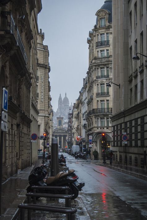 Paris, France | por Júlia Azcunce Streets Of France, Home Studio Setup, Studio Setup, Beautiful World, Paris France, Places To See, Travel Inspiration, Vision Board, Medicine