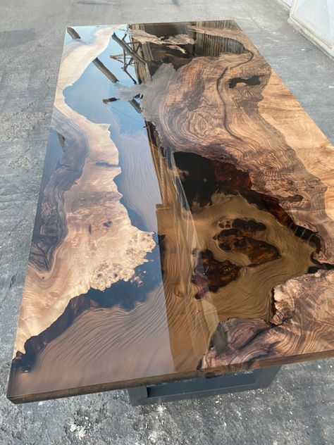 #epoxy #epoxytable #resine #woodworking #wood #wooden Wooden Epoxy Table, Industrial Wood Dining Table, Wood Countertops Kitchen, Resin And Wood Diy, Epoxy Projects, Epoxy Wood Table, Wood Resin Table, Epoxy Table Top, Wood Table Design