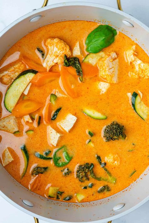 This Thai Red Curry Soup will leave your tastebuds dancing! It's creamy, full of aromatics and super easy to make in 30 minutes! Soup Recipes Thai, Coconut Thai Soup, Thai Soup Recipes Coconut, Thai Soups, Thai Red Curry Soup, Red Curry Soup, Thai Soup Recipes, Thai Curry Soup, Creamy Soup Recipes