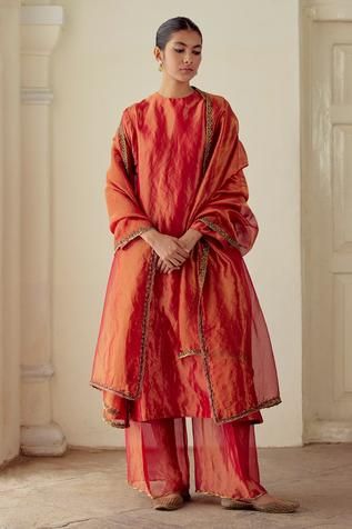 Tissue Suit, Desinger Dresses, Silk Dress Design, Silk Anarkali, Red Kurta, Tunic Designs, Sketches Dresses, Silk Suit, Kurta Designs Women