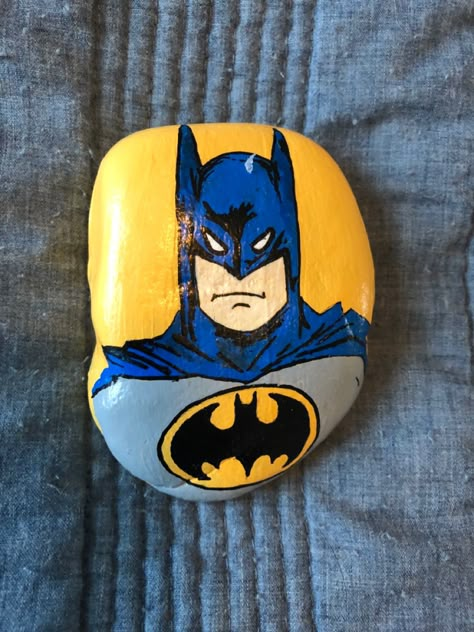 Batman Rock Painting, Painting Rocks Ideas, Superhero Pop Art, Dot Rocks, Painted Rocks Ideas, Rocks Painting, Art Craft Ideas, Bat Man, Painted Rocks Diy