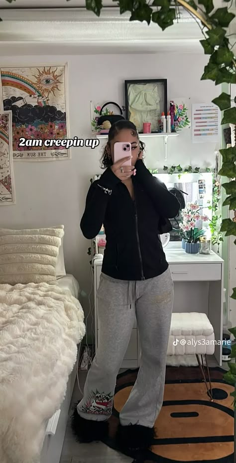 Chill Monday Outfits, Cute Chill Outfits Winter, Gray Flare Sweatpants Outfit, What To Wear With Grey Leggings, Bum Outfit Lazy Days, Grey Longsleeves Outfit, Lazy School Fits, Cute Comfy Outfits Lazy Days, Comfy Outfits Black Women