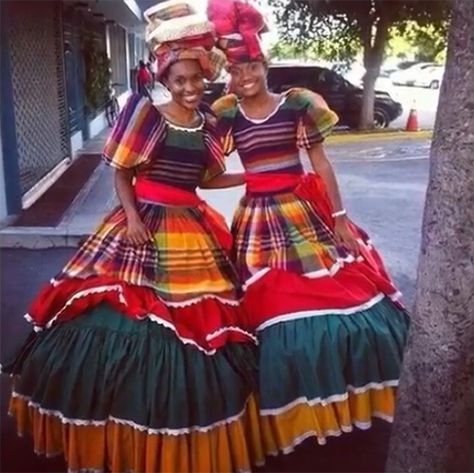 Traditional outfits of Jamaica. Airy but modest clothes (+ photos) - Nationalclothing.org Jamaican Dress, Jamaican Clothing, Jamaica Outfits, Caribbean Fashion, Jamaican Culture, Caribbean Culture, National Dress, Traditional Clothing, Modest Outfits