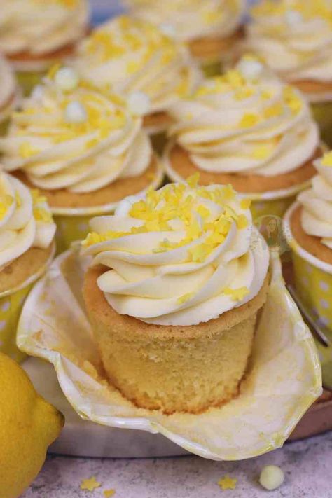 Lemon Drizzle Cupcakes! - Jane's Patisserie Lemon Drizzle Muffins, Fudge Ideas, Lemon Drizzle Cupcakes, Cupcake Recipes Uk, Cupcakes Lemon, Lemon Cupcake Recipe, Patisserie Cake, Janes Patisserie, Lemon Sponge