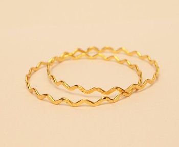 Simple Bangle Designs Gold, Single Gold Bangle Designs, Dailywear Bangles Gold, Simple Gold Bangle, Plain Gold Bangles, Kids Gold Jewelry, Antique Bangles, Small Earrings Gold, Silk Skirts