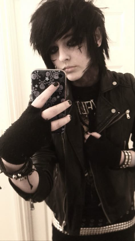 Evan Bloodlust Emo, Evan Bloodlust, Scene Emo Aesthetic, Emo Outfit Ideas, Punk Fashion Diy, Emo People, Andy Sixx, Emo Scene Hair