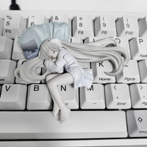 White Cybercore, Cybercore Aesthetic, Cool Figures, Photo Polaroid, Cute Figures, Cyberpunk Aesthetic, Mia 3, Anime Figurines, Anime Dolls