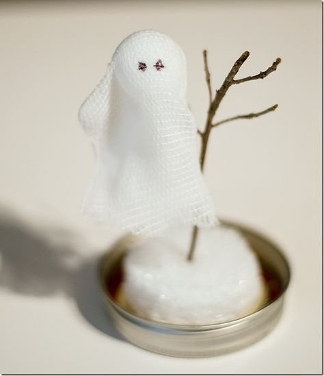 Ghost In A Bottle Diy, Pet Ghost In A Jar Diy, Adopt A Ghost Diy, Pet Ghost In A Jar, Old Halloween Aesthetic, Mason Jars Halloween, Ghost In A Jar, Halloween Craft Idea, Craft For Halloween