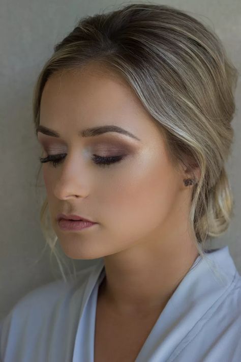 30 Bridesmaid Makeup Ideas Your Friends Will Love Makeup Heavy, Bridesmaid Makeup Looks, Pale Pink Lips, Monochromatic Makeup, Wing Liner, Bride Details, Wedding Eyes, Makeup Looks For Green Eyes, Wedding Eye Makeup