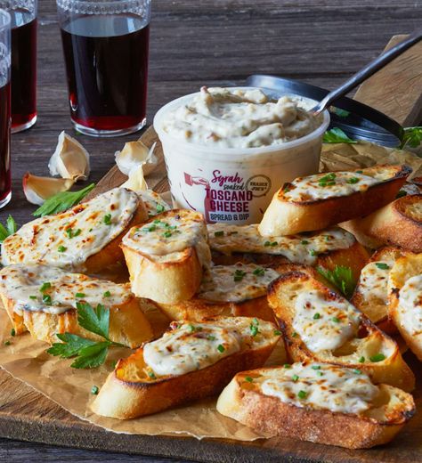 10 Tasty Trader Joe's Appetizers To Serve At Holiday Parties Garlic Toasts, Trader Joes Appetizers, Syrah Wine, Pub Snack, Garlic Toast, Yummy Dishes, Trader Joes Recipes, Cheese Bites, Cheese Spread