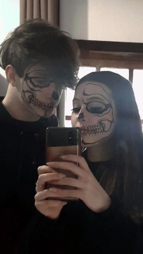 Maquiagem simples de caveira Skull Makeup, Fantasias Halloween, Romantic Couple Photography, Simple Makeup, Halloween