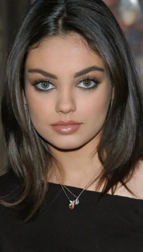 Mila Kunis Eye Makeup, Mila Kunis Icons, Mika Kunis, Mila Kunis Eyes, Mila Kunis Young, Mila Kunis Makeup, Mila Kunis Hair, Melissa Supergirl, Pinterest Makeup