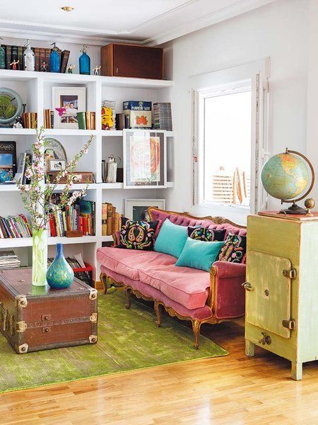 Una sala de estar muy especial Eclectic Homes, Nice Homes, Bohemian Living Rooms, Village House, Apartment Decor Inspiration, Natural Home Decor, Updating House, Eclectic Home, Eclectic Decor