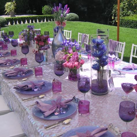 Purple And Pink Party Theme, Purple Backyard Party, Womens Luncheon Ideas Table Decorations, Lilac Dinner Party, Purple Dinner Table Decor, Tea Party Purple, Purple Party Table, Purple Dinner Party, Purple Grad Party