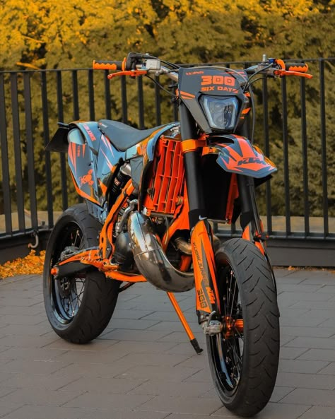 Honda Supermoto, Custom Dirt Bike, Ktm Supermoto, Ktm Motocross, Ktm Motorcycles, Tracker Motorcycle, Motocross Gear, 50 Cc, Motocross Love