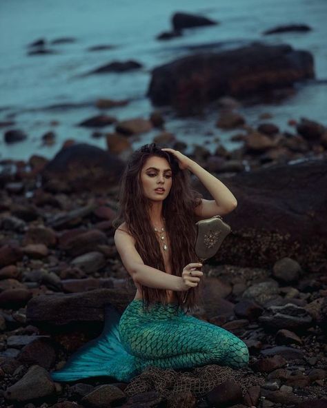 Jackie Wyers, Mermaid Photo Shoot, Mermaid Photoshoot, Evil Mermaids, Realistic Mermaid, Mermaid Pose, Mermaid Photography, Mermaid Man, Mermaid Photos