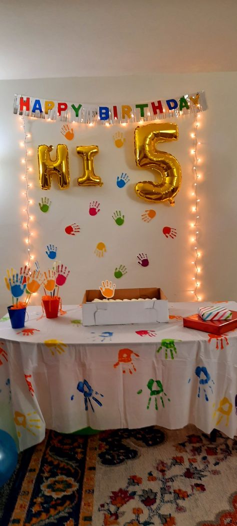 Hi 5 Birthday indoor theme Hi Five Birthday Party Decorations, 5th Birthday Decorations For Boys, Hi5 Birthday Party Ideas, Birthday Party Home Decoration, Hi 5 Birthday Cake, Hi Five Birthday Cake, 5th Bday Party Ideas Boys, Boys 5th Birthday Theme, Hi 5 Birthday Party Ideas