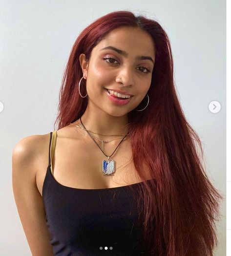 Red Hair Indian, Red Hair Wine, Red Hair Burgundy, Red Hair On Brown Skin, Hair On Brown Skin, Hair Inspo Red, Brownish Red Hair, Hair Color For Brown Skin, Light Red Hair