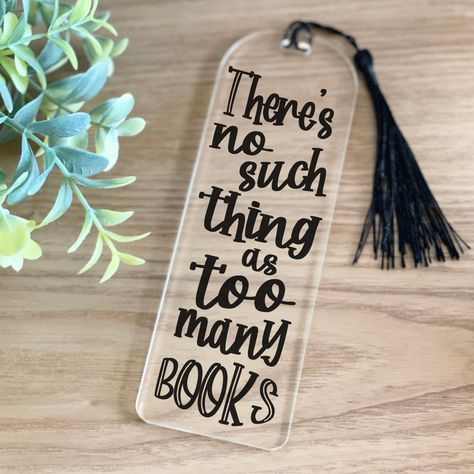 Clear Bookmarks Diy, Bookmark Cricut Ideas, Acrylic Bookmarks Cricut, Cricut Bookmark Ideas, Bookmark Sayings, Easy Cricut Crafts, Acrylic Bookmark Ideas, Cricut Bookmarks, Bookmark Quotes