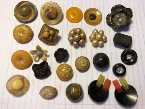 Vintage Antique old lot of 24 buttons celluloid bakelite mixed size & color | eBay Vintage Bakelite Buttons, Bakelite Buttons, Horn Of Plenty, Buttons For Sale, Button Picture, Vintage Bakelite, Sewing Buttons, Antique Buttons, Antique Pink