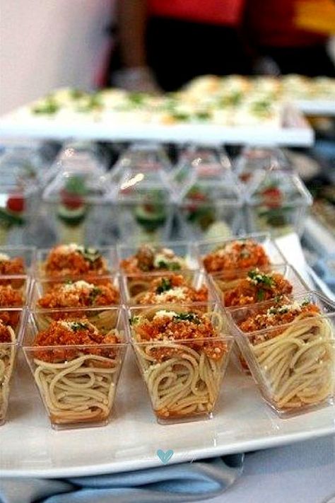 pasta in a glass Resep Pasta, Wedding Food Ideas, Reception Food, Catering Ideas, Snacks Für Party, Shower Food, Mini Food, Party Food Appetizers, Party Food Ideas