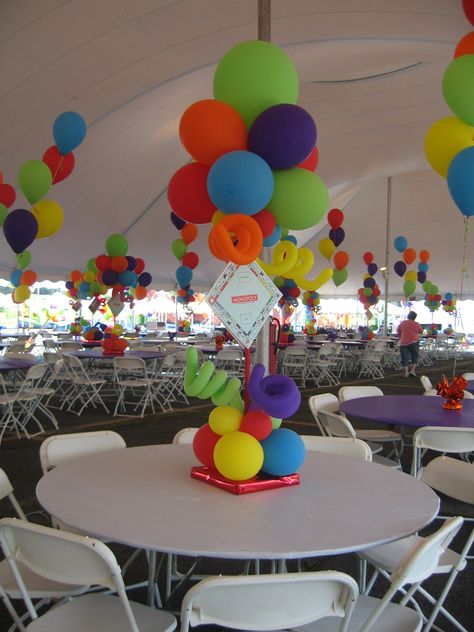 Board Game theme centerpieces for a tent Price Is Right Centerpiece, Game On Centerpieces, Game Decorations Ideas, Game Centerpieces, Ideas Para Decorar Con Globos, Video Game Table, Game Night Decorations, Board Game Themes, Little Monster Party