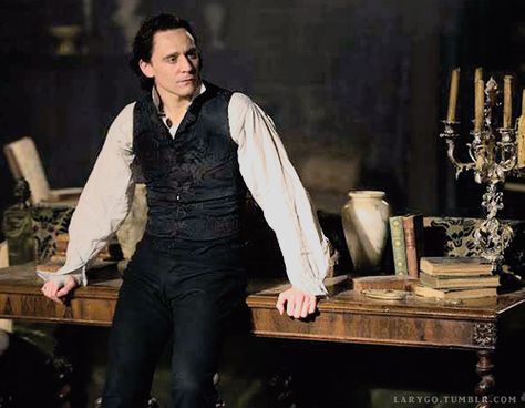 Dark Academia Men, Thomas Sharpe, Poet Shirt, Mia Wasikowska, Crimson Peak, Period Movies, Thomas William Hiddleston, Medieval Clothing, Loki Laufeyson