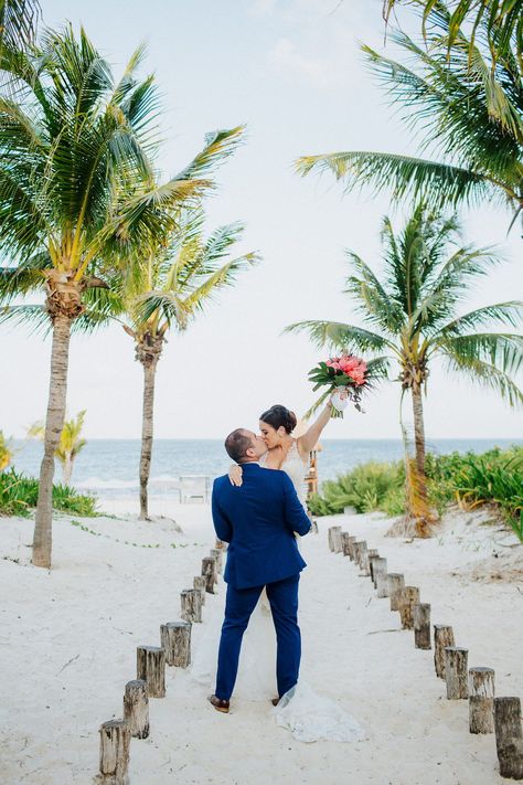 Hannah and Jarrod had a colorful and relaxed Cancun Destination Wedding at Moon Palace Cancun - with photography by Izzy + Co.  #izzyandco #cancunwedding #tropicalwedding #moonpalaceresort #detinationwedding Moon Palace Cancun Wedding, Cancun Wedding Photography, Moon Palace Cancun, Cancun Destination Wedding, Best Destination Wedding Locations, Athens Wedding, Moon Palace, Cancun Wedding, Savannah Wedding