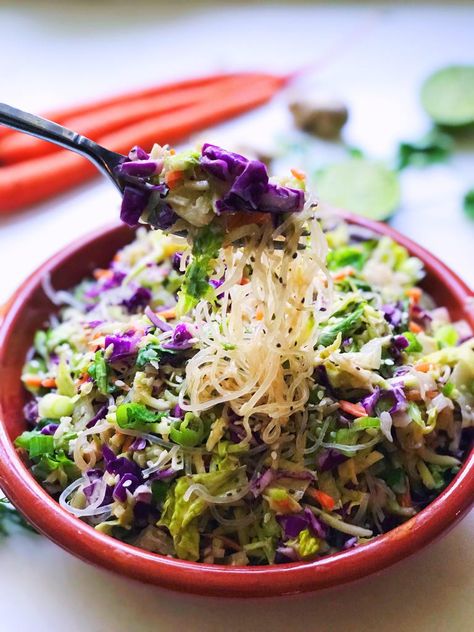 ASIAN KELP NOODLE SLAW Spicy Asian Noodles, Kelp Noodles, Asian Inspired Recipes, I Lose, Pasta Noodles, Noodle Recipes, Those Days, Summer Heat, Raw Vegan