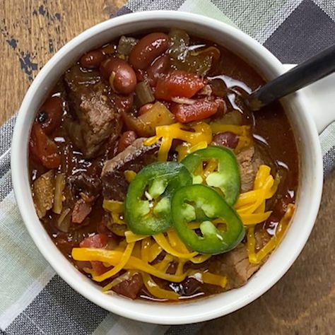 Our ultra-hearty cowboy chili is packed with chunks of stew meat, vegetables and kidney beans. The slow cooker does all the work for you. Keto Cowboy Stew, Slow Cooker Cowboy Chili, Cowboy Chili Recipe, Cowboy Chili, Cowboy Stew, Beer Chili, Dried Peppers, Stew Meat, Kidney Beans