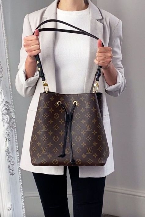 Neoneo Mm Louis Vuitton, Louis Vuitton Handbags Outfits, Lv Neonoe Bag, Neonoe Louis Vuitton, Louis Vuitton Bag Outfit, Louis Vuitton Outfit, Gucci Marmont Belt, Lv Neonoe, Louis Vuitton Neonoe