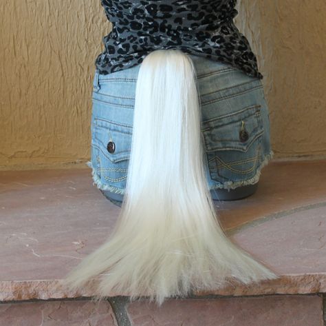 White Unicorn tail by missposie, via Flickr Horse Cosplay, Horse Halloween Costumes, Unicorn Tail, Cosplay Horns, Celebration Decorations, Unicorn Halloween Costume, Rainbow Kittens, Movie Makeup, Hallowen Ideas