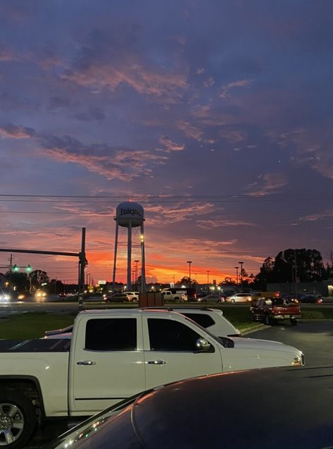 wallpaper foley alabama sunset bright sunset water tank no filter aesthetic widget Texas Aesthetic Wallpaper, No Filter Aesthetic, Country Filter, Country Wallpaper Iphone, Alabama Rush, Alabama Aesthetic, Rush Aesthetic, Alabama Wallpaper, Foley Alabama