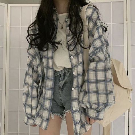 Oversized Plaid Shirts, Korean Tops, Comfortable Blouses, Flannel Outfits, Outfit Korean, Oversized Blouse, Summer Blouses, Vintage Plaid, Spring Shirts