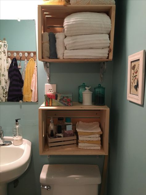 Bathroom Shelves Diy, Wine Crate Storage, Wooden Crate Shelves, Diy Shelves Bathroom, Shelves For Bathroom, Pallet Furniture Designs, Pallet Projects Easy, Rustic Furniture Diy, Diy Crate