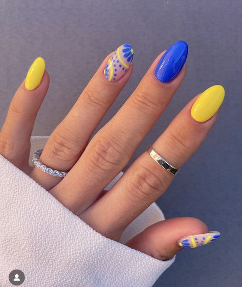 Bright Blue And Yellow Nails, Yellow And Aqua Nails, Red Blue And Yellow Nails, Blue And Yellow Nail Art, Blue Yellow Nails Designs, Michigan Wolverines Nails, Ffa Nails Ideas Blue Gold, Lemon And Blue Nails, Blue And Yellow Nail Ideas