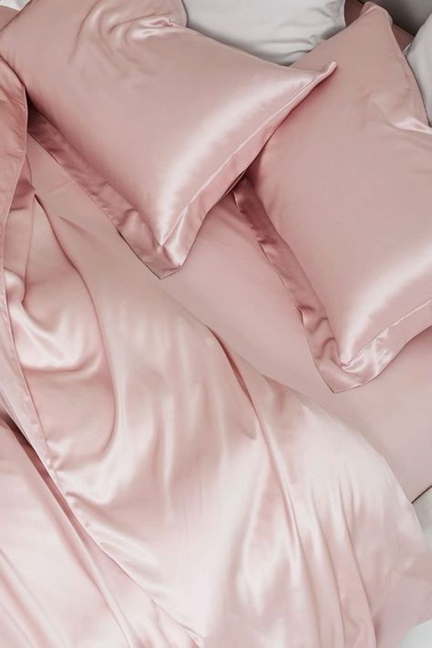 Pink Silk Sheets, Carla Santini, Satin Bedsheets, Pink Bed Sheets, Pink Lifestyle, Silk Sheets, Satin Bedding, Satin Sheets, Luxury Bedding Set