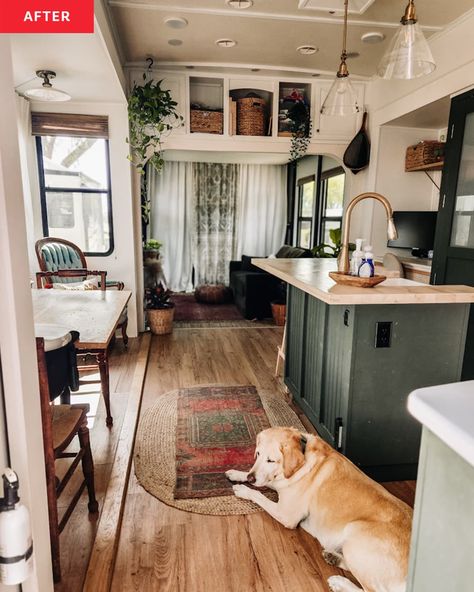 Rustic Renovation Ideas, Cute Camper Interior, Rustic Trailer, Boho Camper Interior, Camper Living Full Time, Camper Home Ideas, Skoolie Ideas, Small Travel Trailer, Rv Interior Design