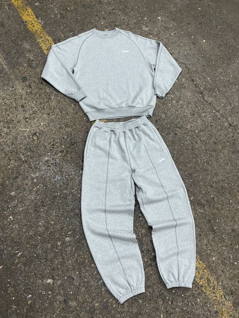 CRTZRTW on X: "https://t.co/hQok1ts3L0" / X Corteiz Tracksuit, Light Gray Sweatpants, Minimal Shirt Design, Grey Tracksuit, Fashion Reels, Baggy Sweaters, Gray Sweatpants, Hype Clothing, Clothing Factory