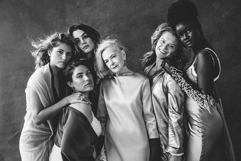 Photo by Heather Hazzan Charli Howard, Iskra Lawrence, Swipe File, Authentic Beauty, Group Poses, Campaign Fashion, Photography Editorial, Family Shoot, Posing Guide