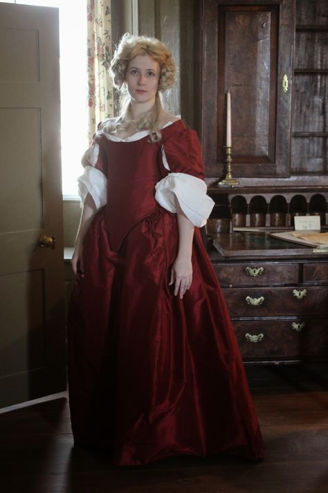 1670's gown - Diary of a Mantua Maker http://mantuadiary.blogspot.com/ 17th Century Dresses, 17th Century Gown, 17th Century Dress, 17th Century Clothing, 1700 Fashion, 17th Century Fashion, Period Dress, History Fashion, Period Outfit