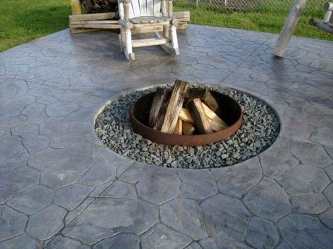 Backyard Garden Landscaping, Diy Fire Pit Ideas, Fire Pit Gallery, Backyard Fire Pit Ideas, Fire Pit Wall, Fire Pit Decor, Fire Pit Materials, Small Fire Pit, Rustic Fire Pits