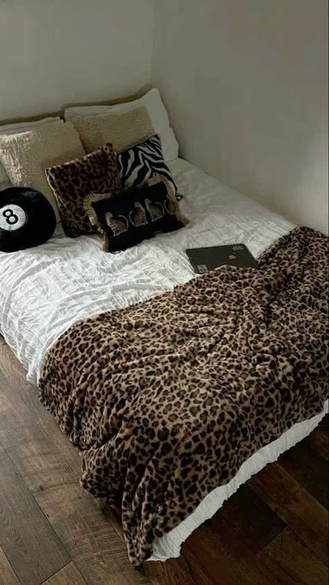 #roomdecorbedroom #cheetah#2000s #y2k#room#decor#bedroom#bedroomideas#fyp#trend#trendy#trending Room Vibes, Uni Room, Dekorasi Kamar Tidur, Future Apartment Decor, Dorm Inspo, Room Redesign, Redecorate Bedroom, Makeover Bedroom, Future Room