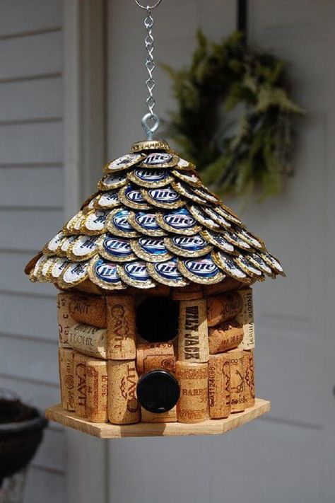 22 Creative Birdhouse Ideas That You Can Make Easily - 162 Wine Cork Birdhouse, Bottle Cap Projects, Cork Ideas, Wine Cork Projects, Hantverk Diy, Wine Cork Diy, Wine Cork Art, Diy Christmas Tree Topper, Bottle Cap Art