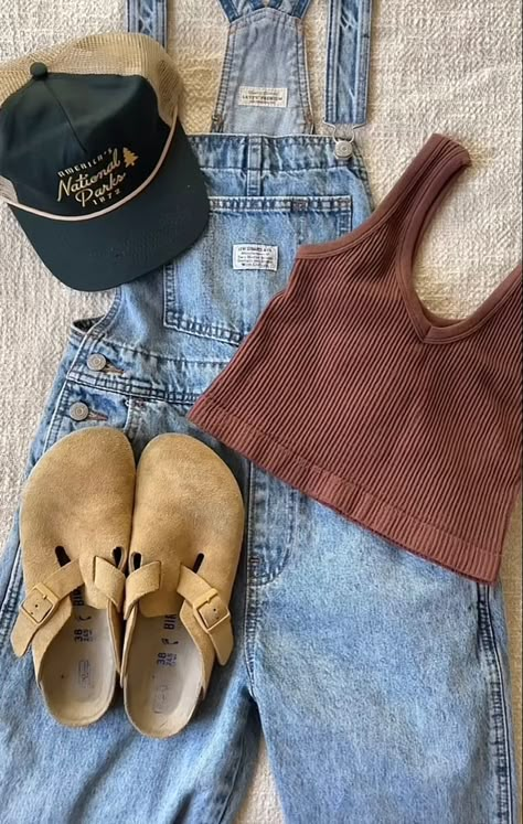 Western Hiking Outfits, Light And Airy Outfits, Nature Tone Outfits, Bluegrass Aesthetic Outfit, Beachy Vintage Aesthetic Outfits, Granola Western Aesthetic, Coastal Grunge Outfits, Camping Looks For Women, Messy Style Outfit